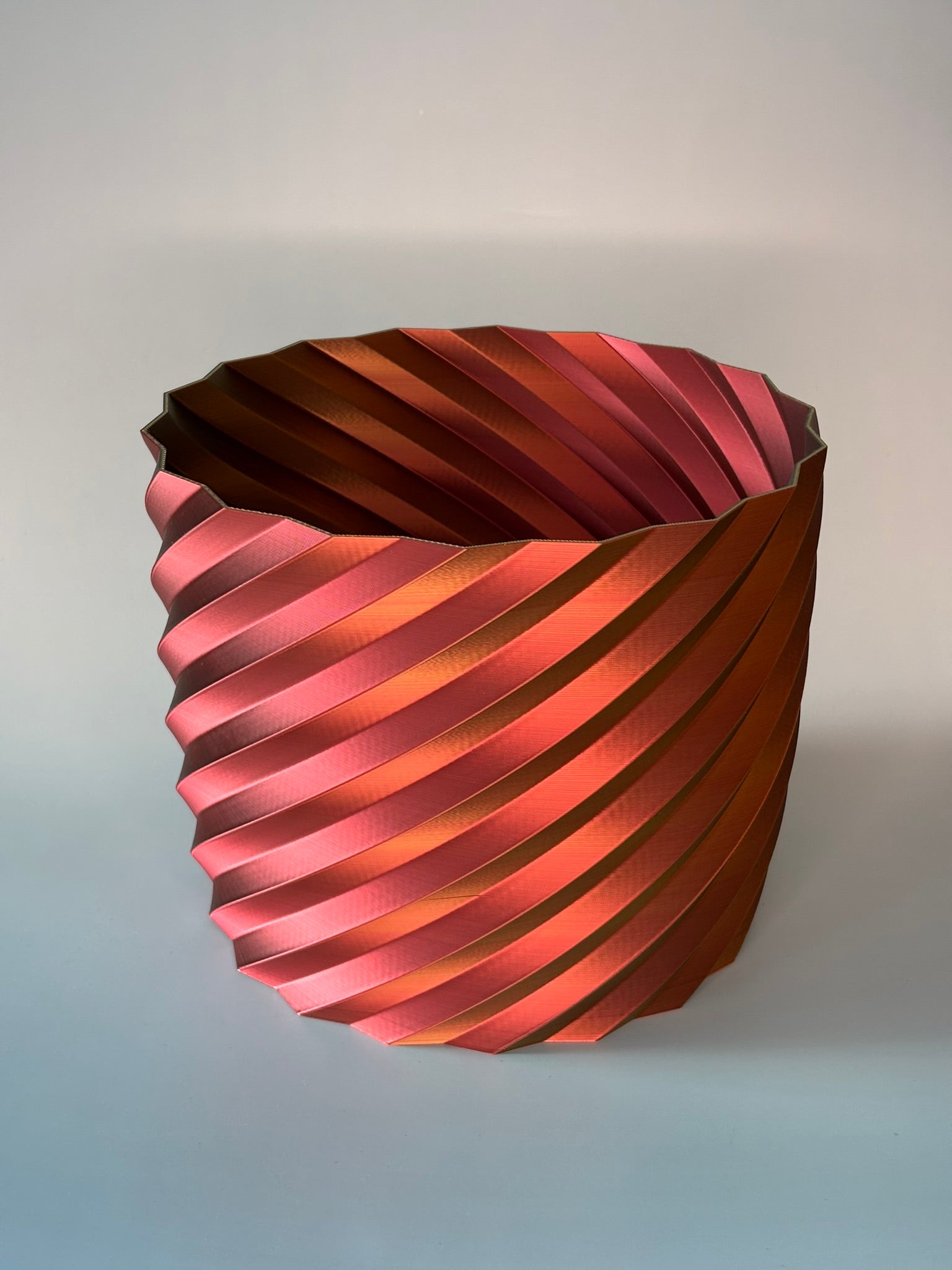 Duża doniczka spiralna fala