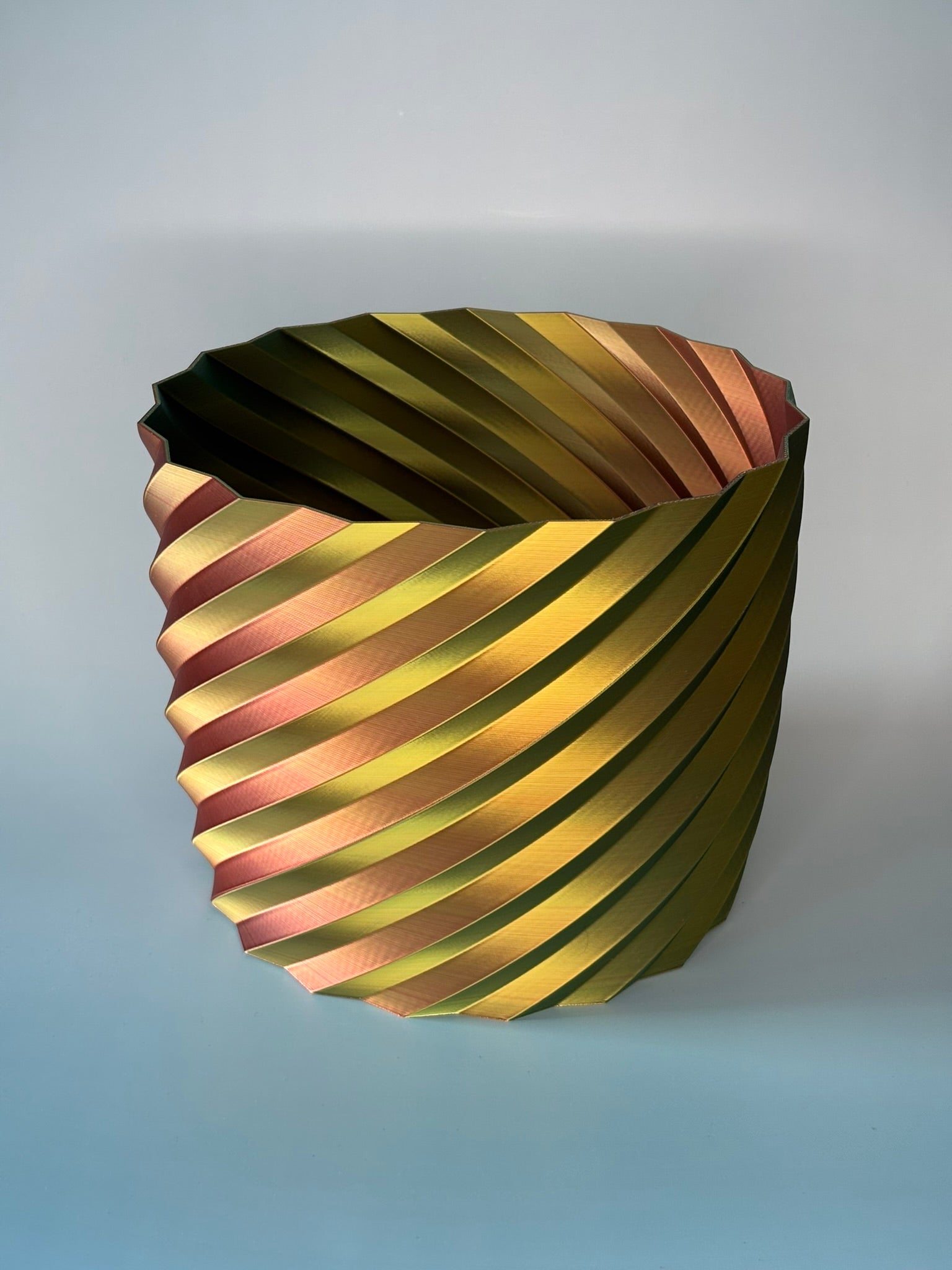 Duża doniczka spiralna fala