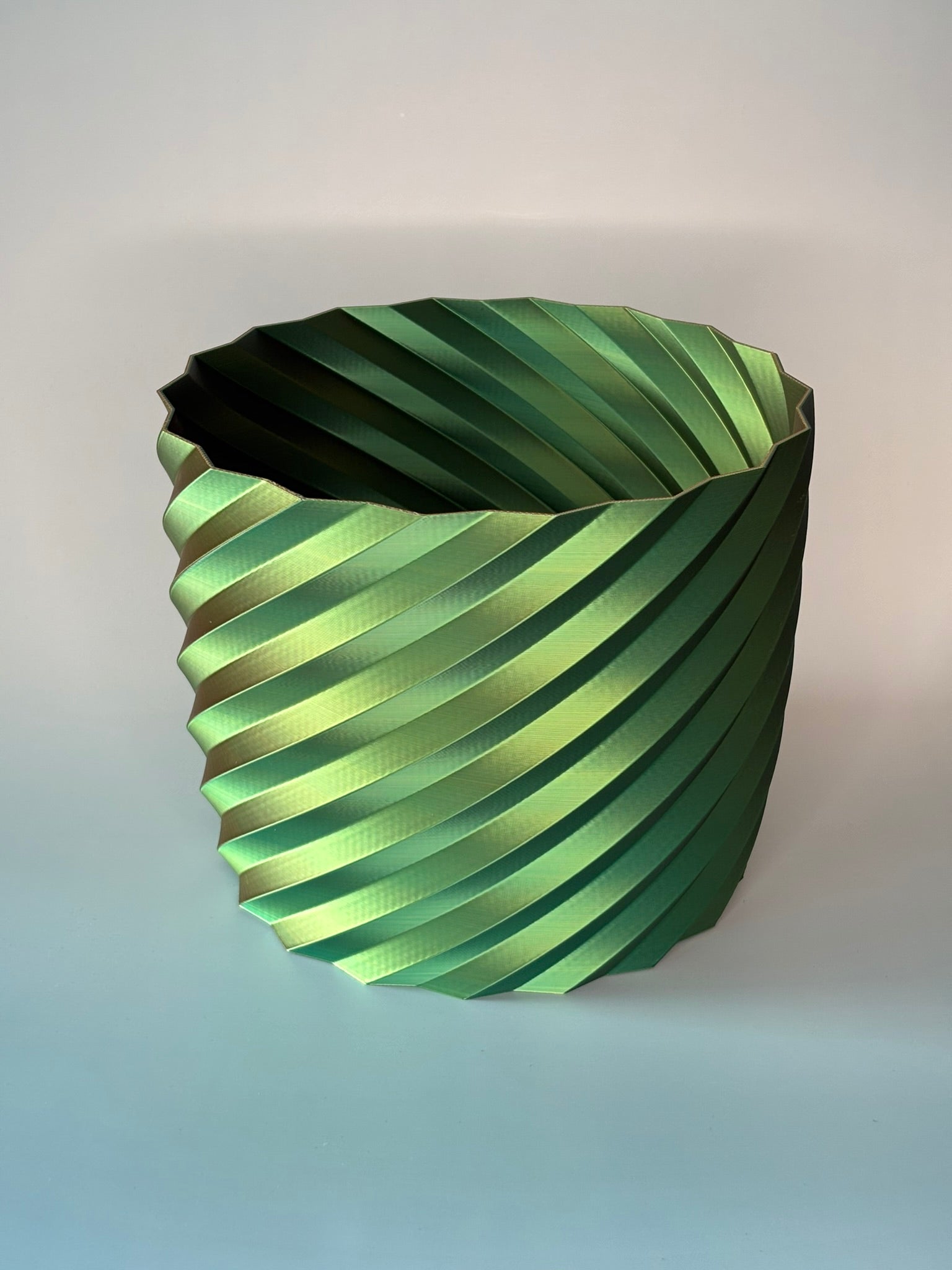 Duża doniczka spiralna fala