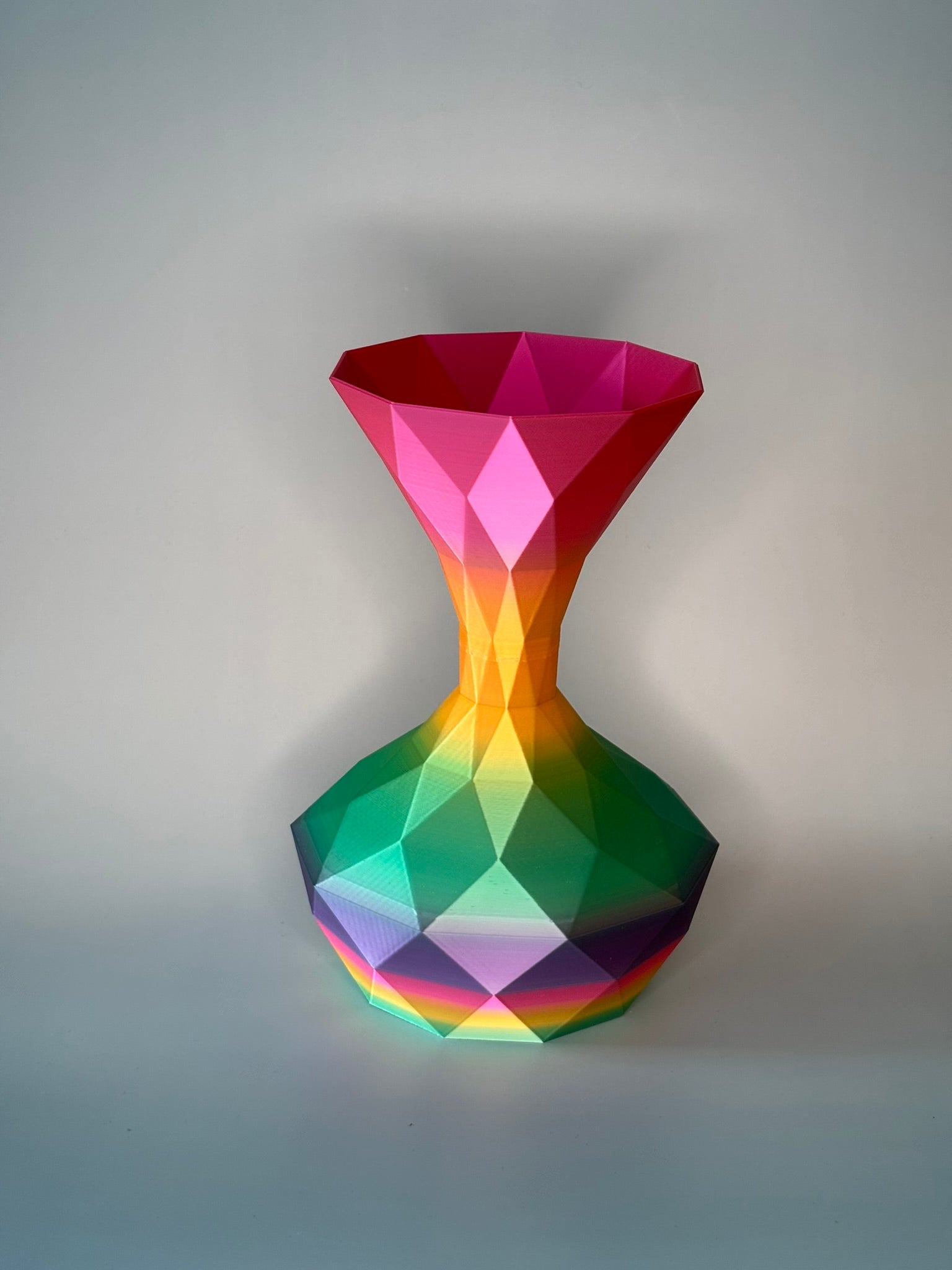 Wąski wazon geometryczny